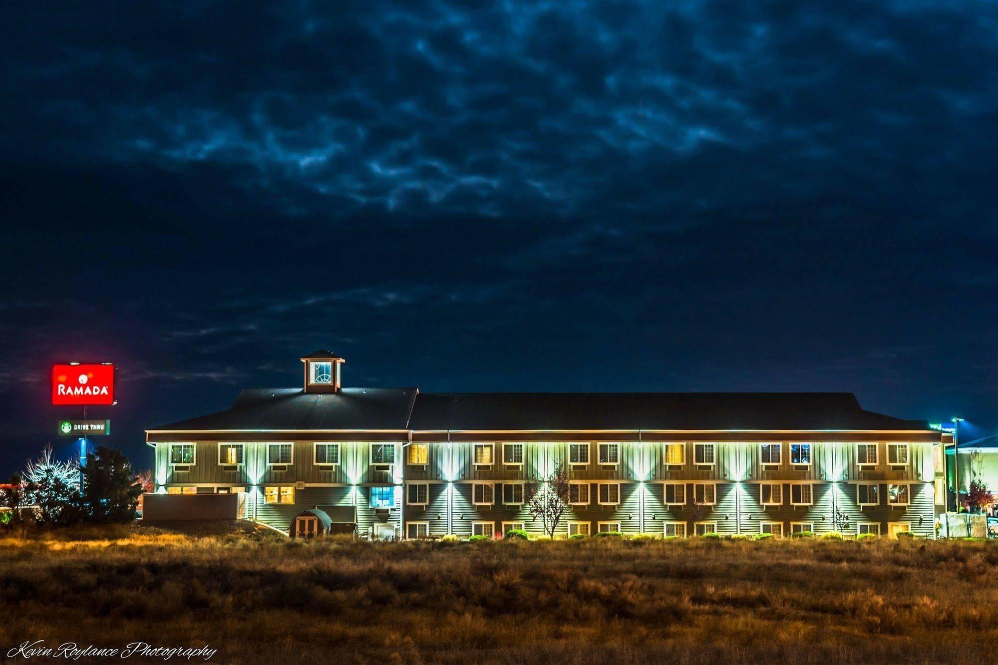 Ramada By Wyndham Мозес-Лейк Екстер'єр фото